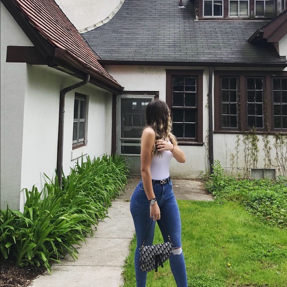 Meet your Posher, Amanda - Picture 5 of 5